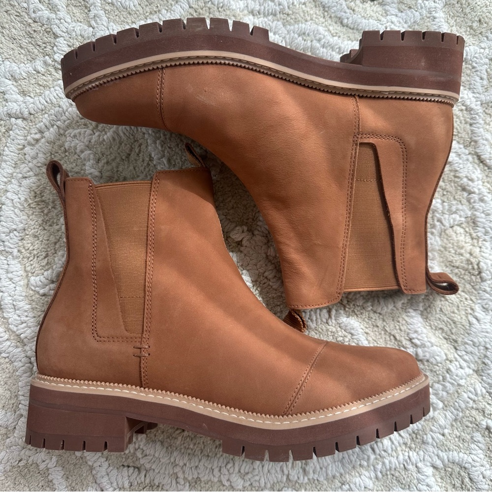 TOMS Dakota Chelsea Lug Boots Water Resistant Tan Leather